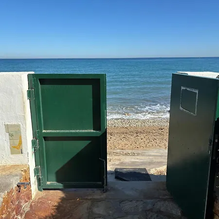 Arenes Primera Linea De Playa アパート